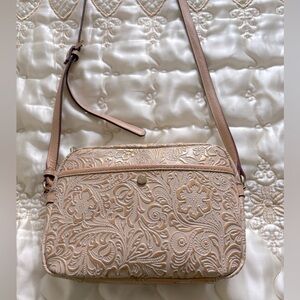 Tommy Bahama Gold Tan genuine leather camera bag, Embossed leather Crossbody Bag